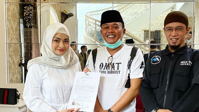 Profil Nathalie Holscher, DJ yang Memutuskan Jadi Mualaf (127614)