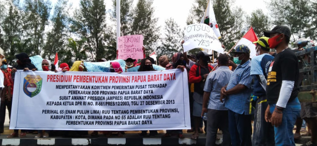 Ratusan Warga Sorong, Papua Barat, Desak Presiden Percepat Pemekaran PBD (227073)