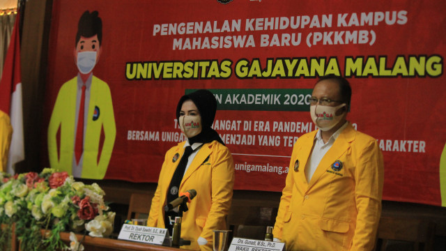 Rektor Uniga Malang Prof Dyah Sawitri memimpin jalannya PKKMB Uniga Malang 2020.