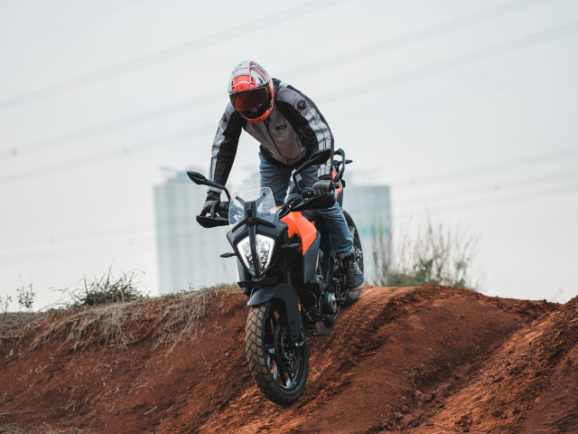 Catatan Kami Setelah Mencoba KTM 390 Adventure di Trek Aspal dan Tanah (11795)