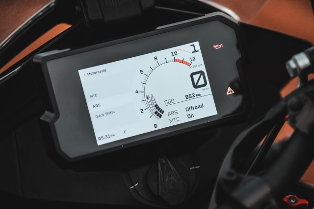 Komparasi Spesifikasi dan Fitur KTM 390 Adventure vs BMW G 310 GS, Unggul Mana? (11491)
