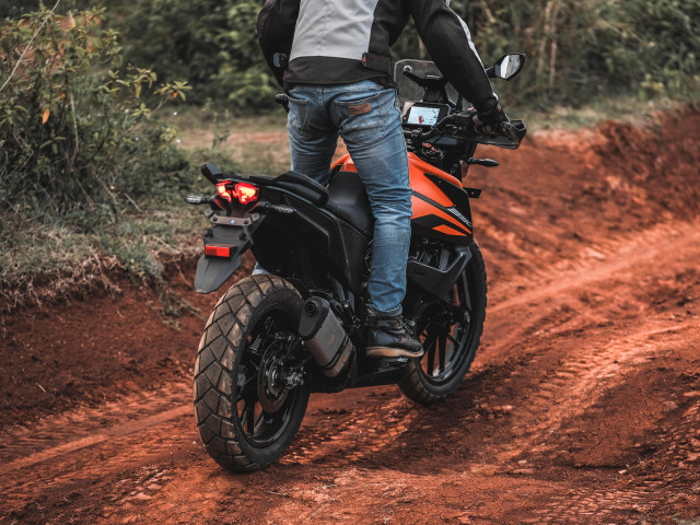 Catatan Kami Setelah Mencoba KTM 390 Adventure di Trek Aspal dan Tanah (11789)