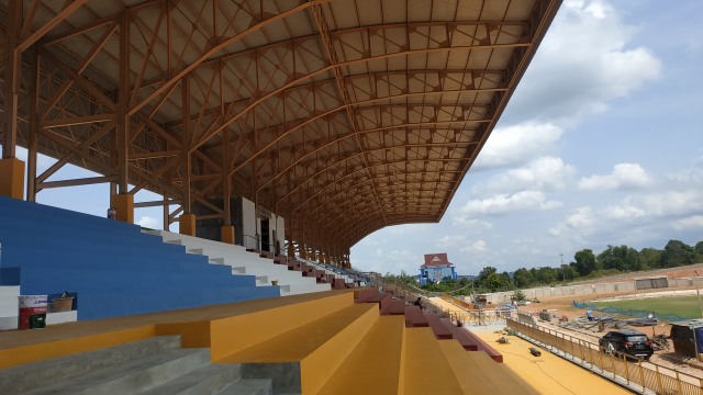 Tribun stadion Dompak atau stadion Gelora Sri Tri Buana. Foto: Ismail/kepripedia.com