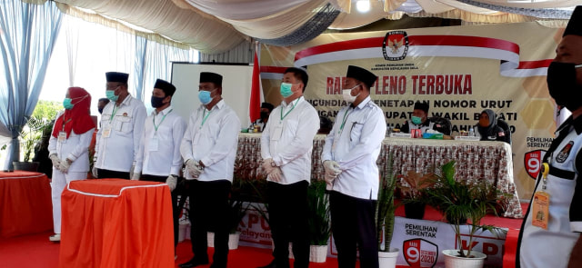 Foto: Kejadian Aneh Saat Pencabutan Nomor Urut di KPU Sula, Maluku Utara (139592)