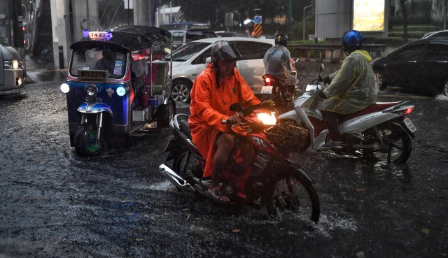 Banjir melanda Bangkok, Thailand. Foto: AFP/Mladen Antonov