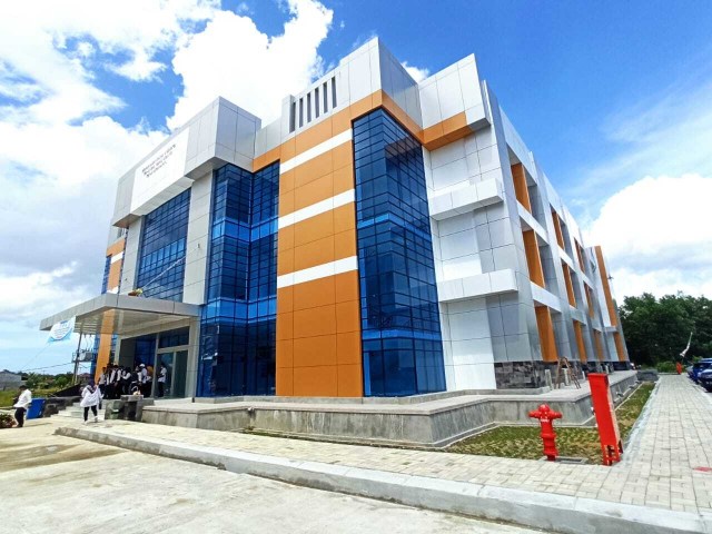 Kementerian PUPR Serahterimakan Gedung Kuliah I Laboratorium Politeknik Negeri Ketapang. Foto: Dok. Kementerian PUPR