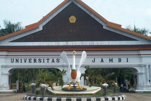 Gerbang kampus Universitas Jambi. (Foto: dikti.go.id)
