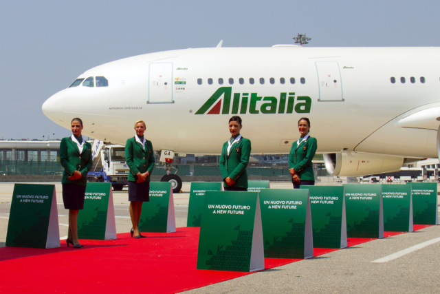 Maskapai penerbangan Alitalia. Foto: Shutterstock