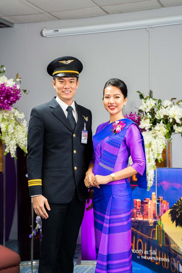 Wisatawan merasakan menjadi kru kabin Thai Airways. Foto: Facebook Crew Journey