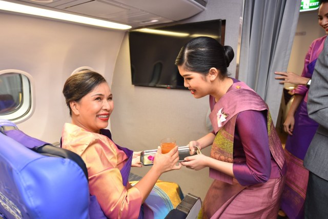 Inovasi Terbaru Thai Airways Saat Pandemi, Ajak Wisatawan Jadi Pramugari Sehari (53588)