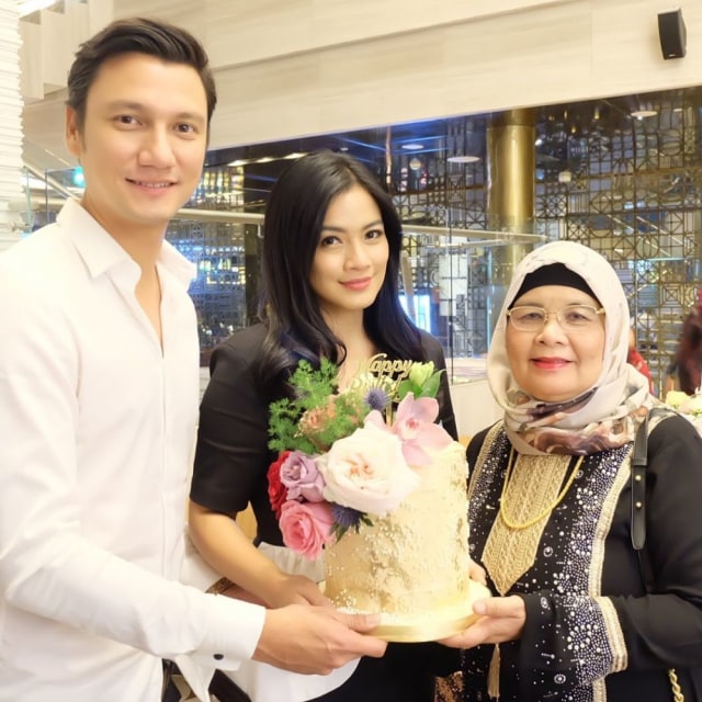 Momen Seru 5 Seleb Rayakan Ultah Mertuanya (50991)