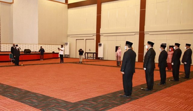 Lima pejabat sementara bupati dan wali kota yang dilantik oleh Gubernur Maluku Utara. Foto: Istimewa