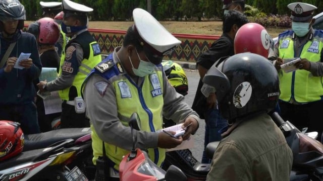Sering Kena Tilang saat Motoran? Ini Syarat Sah/Tidaknya Polisi Melakukan Razia (131847)