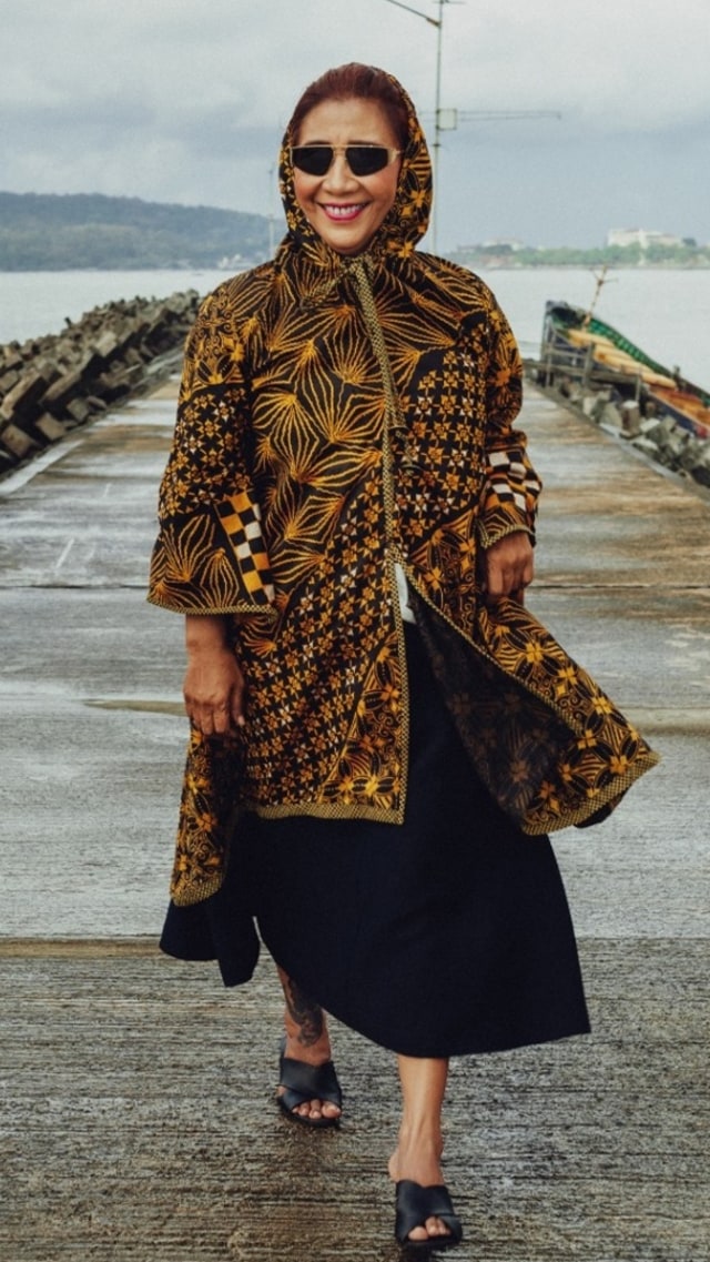 Deretan Foto Susi Pudjiastuti Bergaya dalam Balutan Batik Anne Avantie (153019)