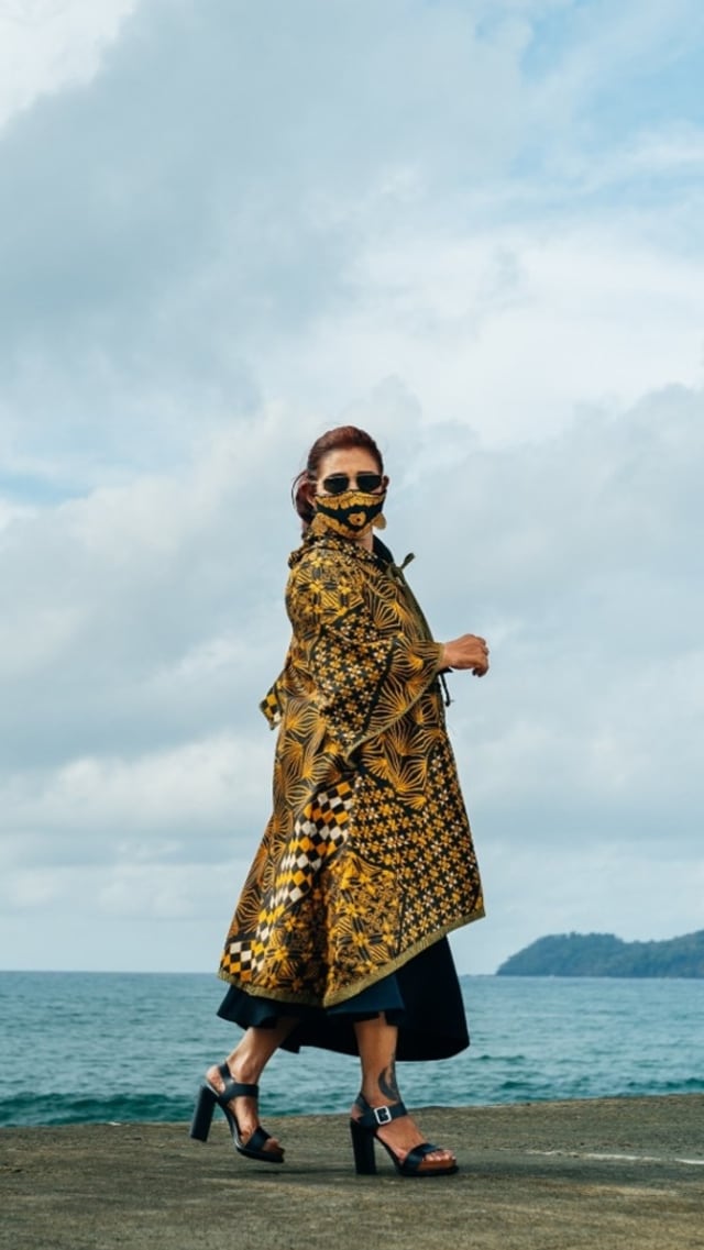 Deretan Foto Susi Pudjiastuti Bergaya dalam Balutan Batik Anne Avantie (153017)