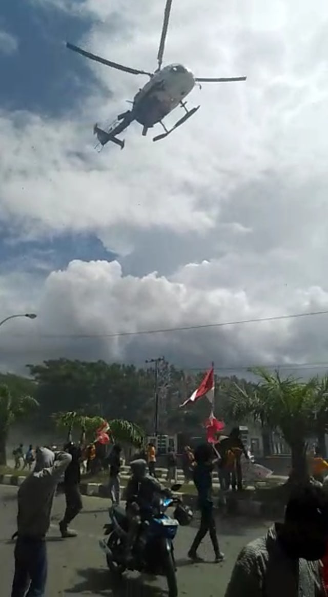 Pilot Helikopter yang Bubarkan Demo di Kendari Diperiksa Propam Polda Sultra (1748)