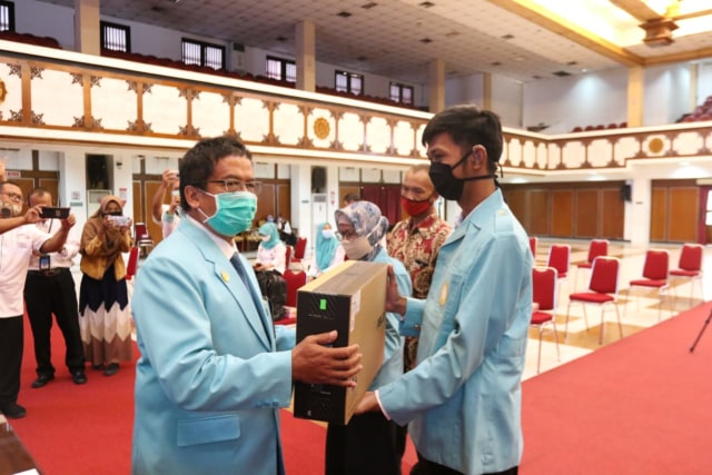 PSD LPPM UNS Berikan Pendampingan serta Kuota Gratis Kepada 15 Maba Disabilitas (32488)