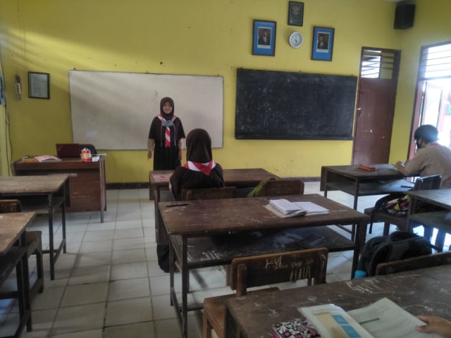 Siswa SMP N 1 Margasari Kab. Tegal saat belajar tatap muka dengan protokol kesehatan