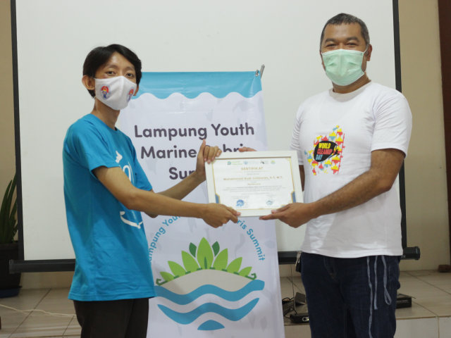Acara Lampung Youth Marine Debris Summit (LYMDS) 2.0. Foto: dok. Komunitas Gajahlah Kebersihan
