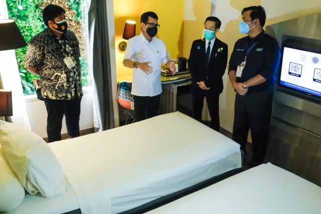 Menteri Kemenparefraf, Wishnutama Kusubandio sata berada di hotel isolasi pasien corona Foto: Kemenparekraf