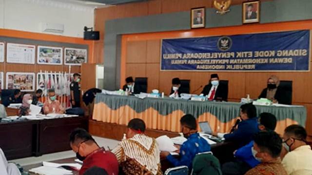 Sidang terkait aduan Calon Gubernur Sumbar, Fakhrizal-Genius Umar terhadap Penyelenggara Pemilu di Sumbar (Foto: Istimewa)