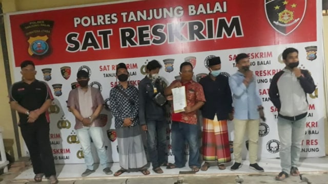 GP Anshor Tanjung Balai saat mengadukan akun facebook yang diduga menghina Ma'ruf Amin. Foto: Dok. Istimewa