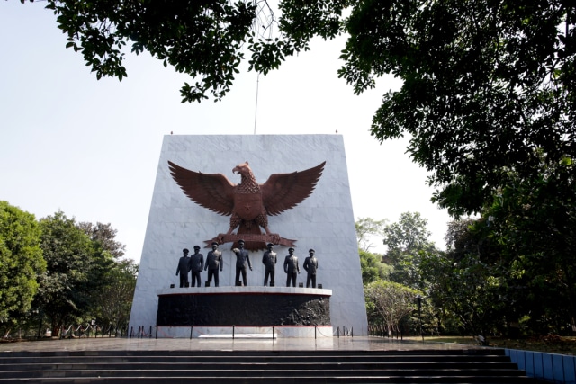 Patung para pahlawan yang gugur pada peristiwa G30S/PKI di Monumen Pancasila Sakti Foto: Shutter Stock