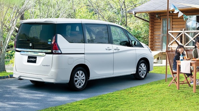 Belum Banyak yang Tahu, Suzuki Jual MPV Kembaran Nissan Serena (82507)