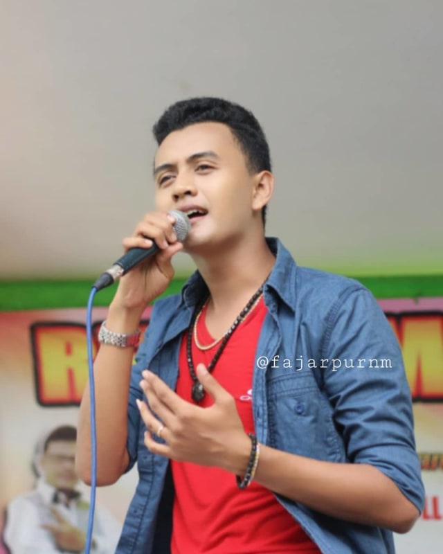 Fadhli Borneo, penyanyi jebolan KDI 2019 asal Kalbar. Foto: Dok. Istimewa