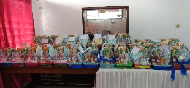 70 Nakes yang Terpapar COVID-19 Dapat Hadiah Bingkisan dari Wali Kota Sorong (38128)