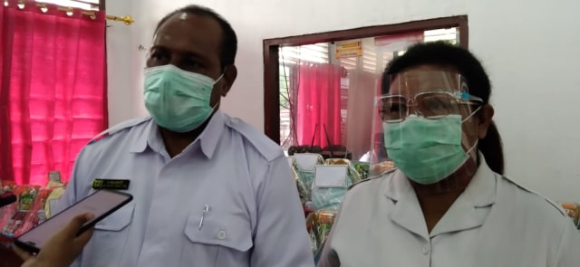 70 Nakes yang Terpapar COVID-19 Dapat Hadiah Bingkisan dari Wali Kota Sorong (38130)