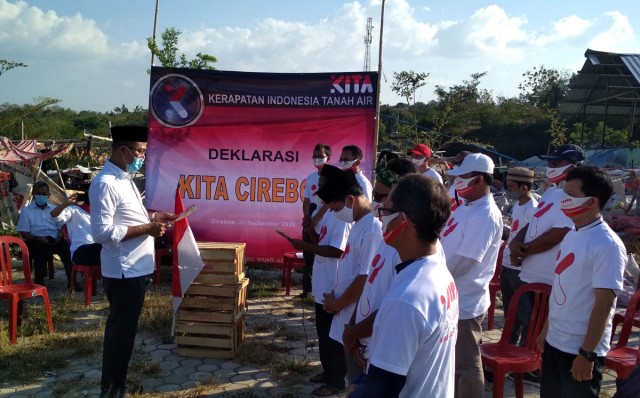 Pengukuhan dan deklarasi pengurus KITA Cirebon di TPA Kopi Luhur, Kota Cirebon. (Juan)