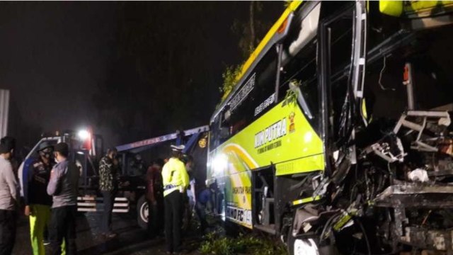 Kecelakaan bus di jalur Dieng-Wonosobo. Foto: Heru Suyitno/Antara