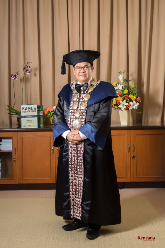 Profesor Sutrisna Wibawa Resmi Berhenti Menjabat Rektor UNY | Kumparan.com