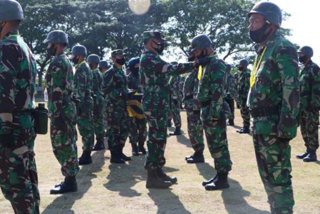 Sejumlah 339 siswa dari Setukpa Angkatan ke-23 mengikuti tradisi list kuning di Lapangan Setukpa Lanud Adi Soemarmo, Rabu (30/9)