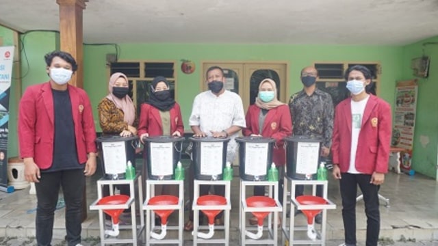 PMM 90 UMM: BANTU DESA WISATA PENUHI PROTOKOL NEW NORMAL (262792)