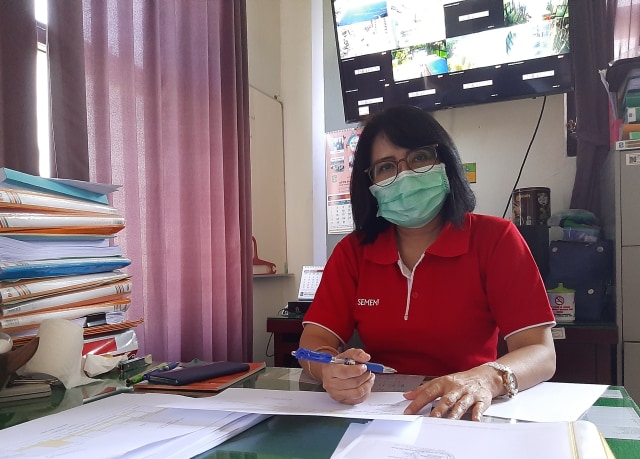 Kesabaran Cholik, Nakes yang Dilempar Kotoran oleh Istri Pasien COVID-19 (68713)