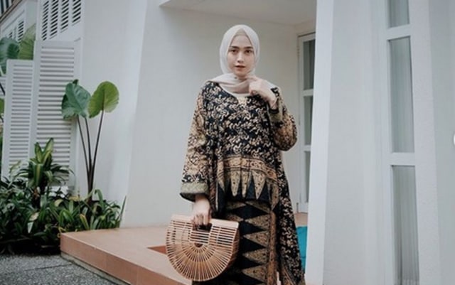 Penggunaan padupadan kain batik. Foto: Instagram.com/nisacookie