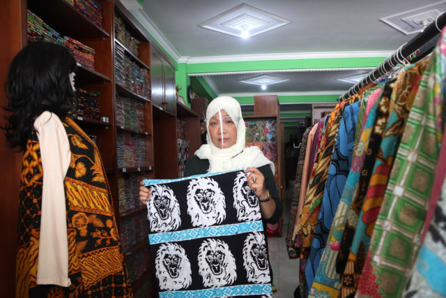 Foto Ornamen Singo hingga Tugu di Batik  Tulis Celaket  