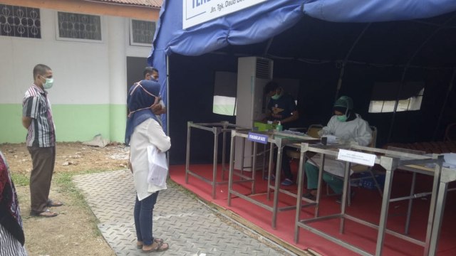 RS Zainoel Abidin di Aceh perketat antrean warga untuk swab test.
 Foto: Dok. Istimewa