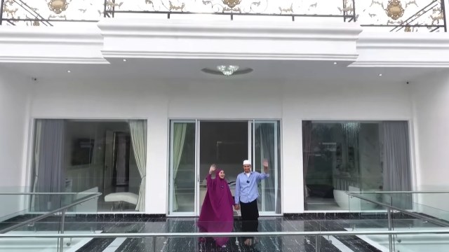 Potret mewah rumah Kartika Putri dan Habib Usman. Foto: Youtube/Kartika Putri Official