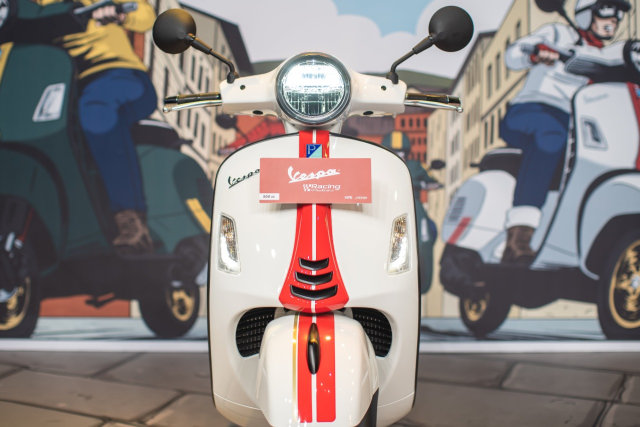 Foto: Melihat Lebih Dekat Vespa Sprint 150 dan GTS 300 HPE Racing Sixties (340208)