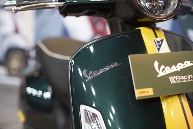 Foto: Melihat Lebih Dekat Vespa Sprint 150 dan GTS 300 HPE Racing Sixties (340211)