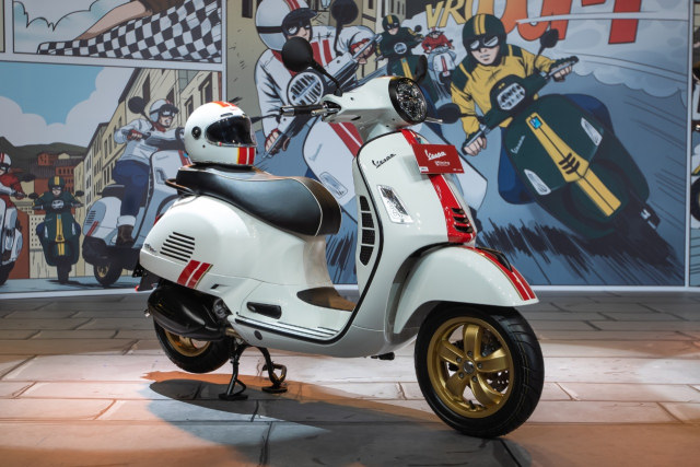 Foto: Melihat Lebih Dekat Vespa Sprint 150 dan GTS 300 HPE Racing Sixties (340221)