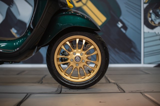 Foto: Melihat Lebih Dekat Vespa Sprint 150 dan GTS 300 HPE Racing Sixties (340217)