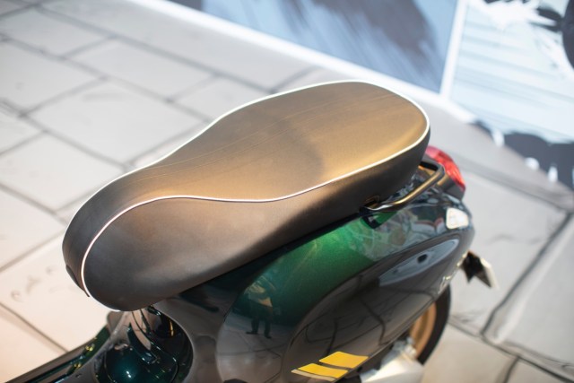 Foto: Melihat Lebih Dekat Vespa Sprint 150 dan GTS 300 HPE Racing Sixties (340218)