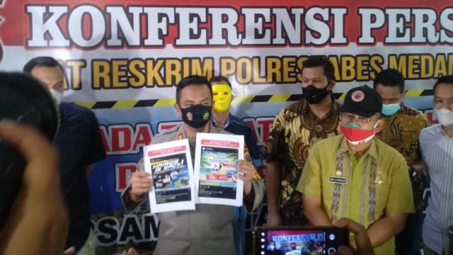 Konferensi pers kasus viralnya pesta di Waterpark Hairos Indah, Kabupaten Deli Serdang, Sumatera Utara. Foto: Rahmat Utomo/kumparan