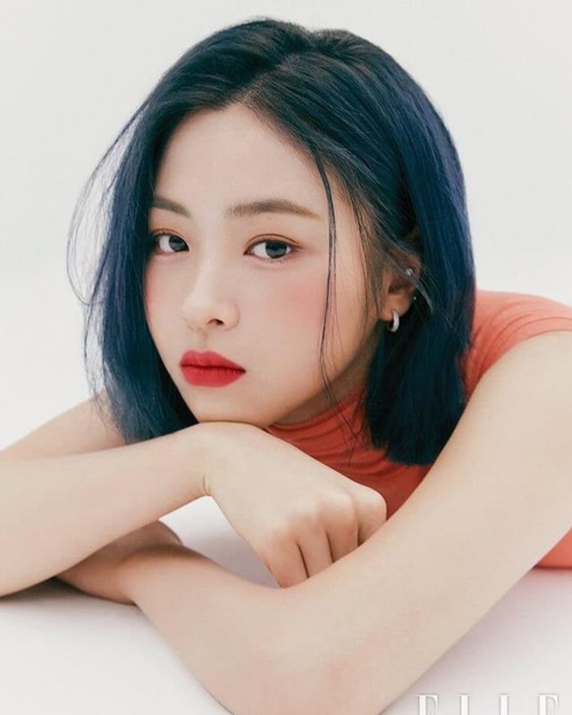 Ryujin dalam Elle Korea edisi April. Foto: PInterest