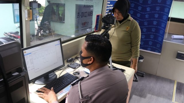 Jelang HUT ke-75 TNI, Polisi Beri Layanan Khusus Perpanjangan SIM ke TNI (214983)