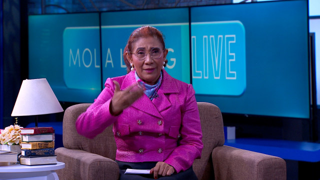 Susi Pudjiastuti dan Mike Tyson di acara Mola Living Live: Life Lessons from The Champ. Foto: Mola TV